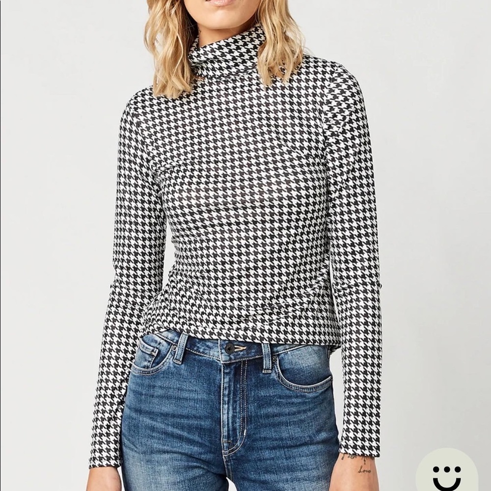Houndstooth turtleneck by Buffalo